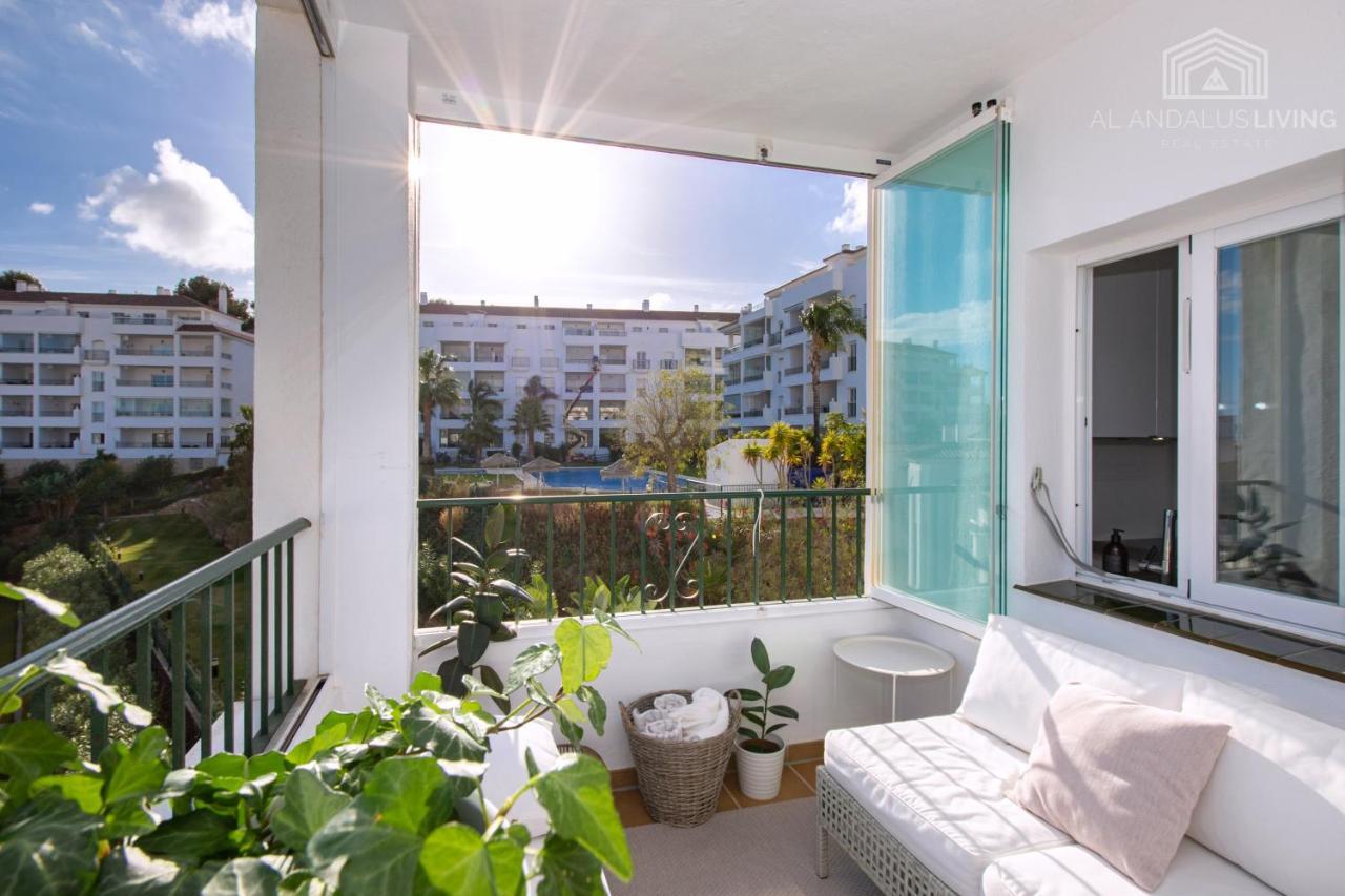 Scandinavian Style Apartment With Amazing Sea Views And South West Facing Sunny Terrace In Miraflores Walking Distance To The Beach! Малага Екстер'єр фото