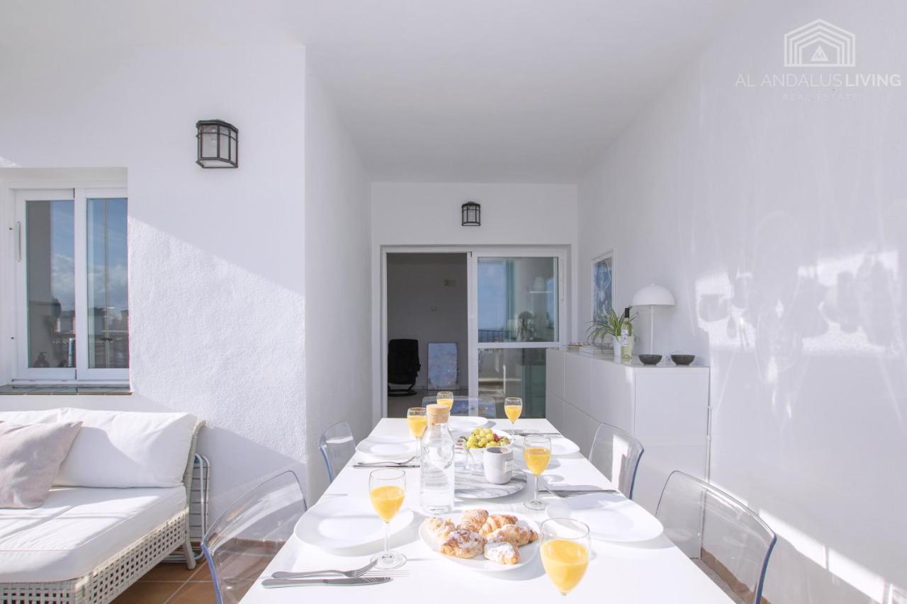 Scandinavian Style Apartment With Amazing Sea Views And South West Facing Sunny Terrace In Miraflores Walking Distance To The Beach! Малага Екстер'єр фото