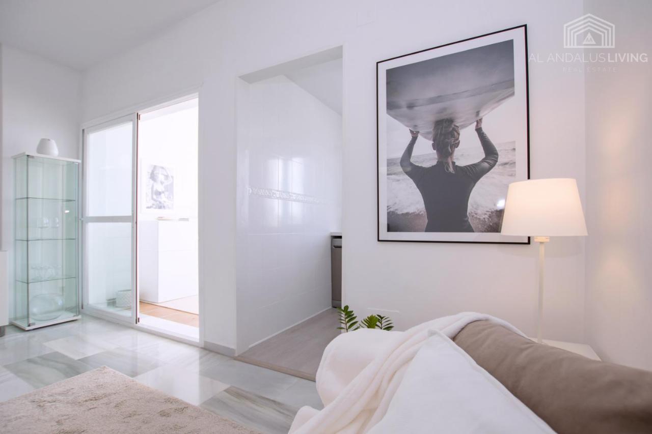 Scandinavian Style Apartment With Amazing Sea Views And South West Facing Sunny Terrace In Miraflores Walking Distance To The Beach! Малага Екстер'єр фото