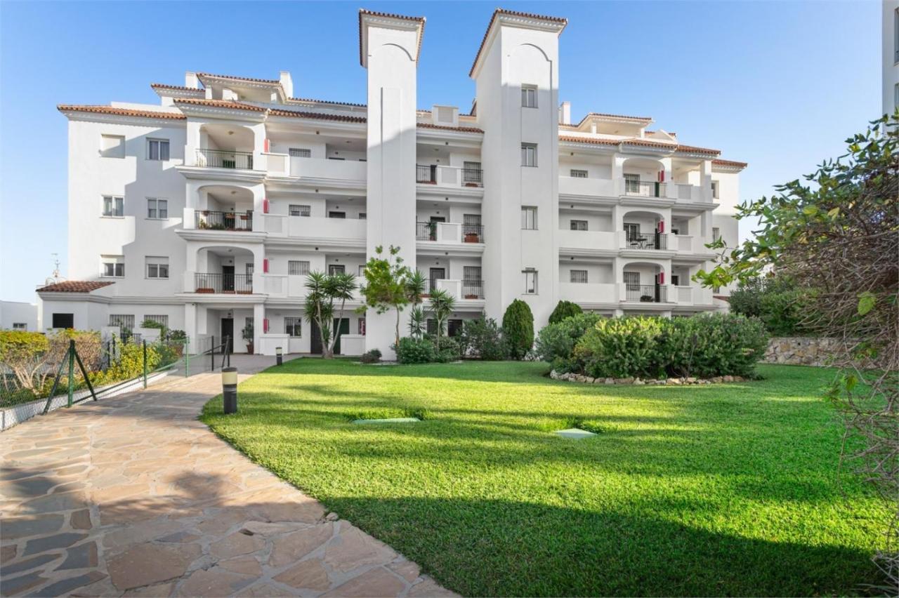 Scandinavian Style Apartment With Amazing Sea Views And South West Facing Sunny Terrace In Miraflores Walking Distance To The Beach! Малага Екстер'єр фото